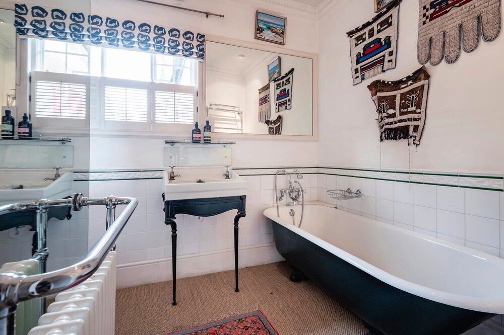 The Kensington Gatehouse - by Out of Office Lifestyle
