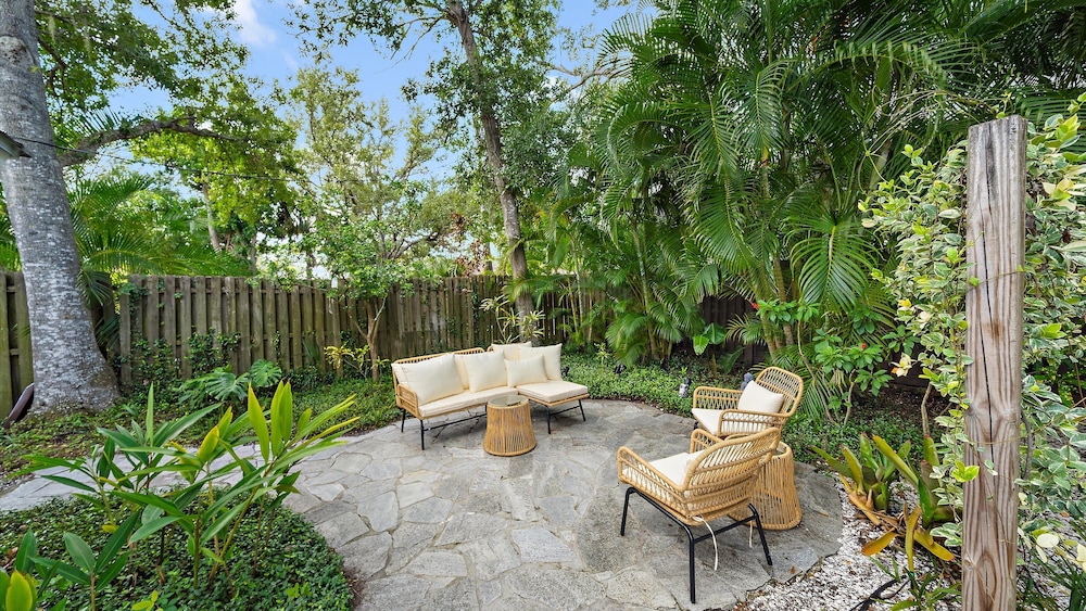 Hidden Oasis A 1 Bedroom Bungalow