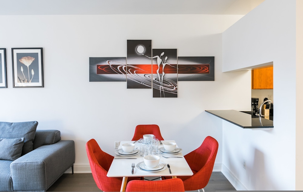 Beautiful 1 Bed Fully Furnished Apartment