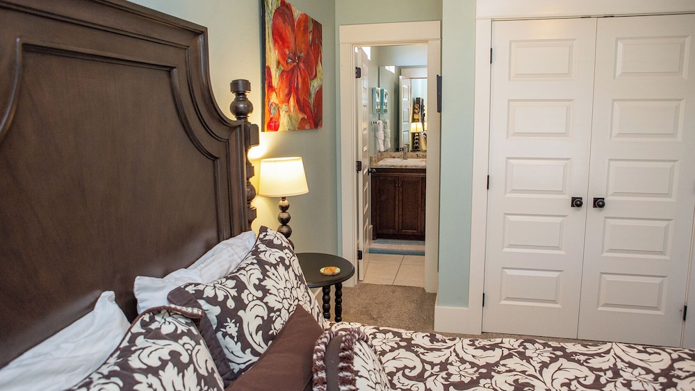 Large Private Pool ~ Minutes to Beach ~ Gulf Side ~ Seagrove view 2