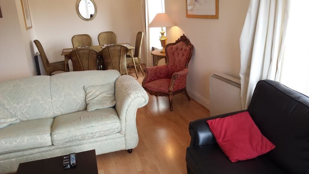 Charlemont Holiday Apartment