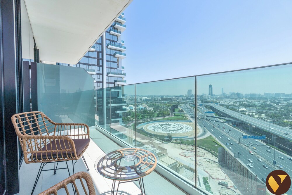 Vogue Near Metro Park & Dubai Frame