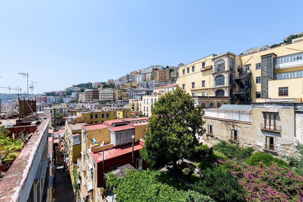 Casa Rega in Naples With 1 Bedrooms and 1 Bathrooms