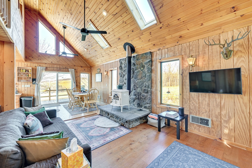 3 Mi to Catskill Scenic Trail: Stamford Cottage