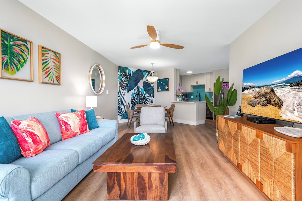 Hip Hawaiian Oceanfront Vistas