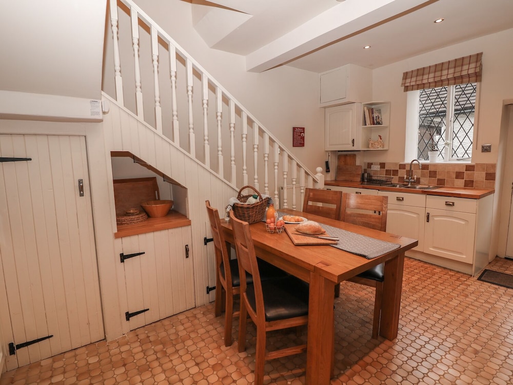 Laburnum Cottage view 3
