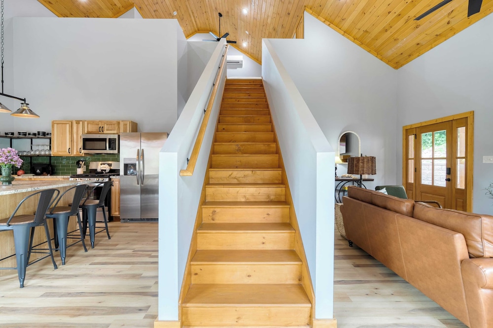 Cabin w/ Hot Tub, Game Room & Scenic Smoky Mountain Views Perfect by Avantstay