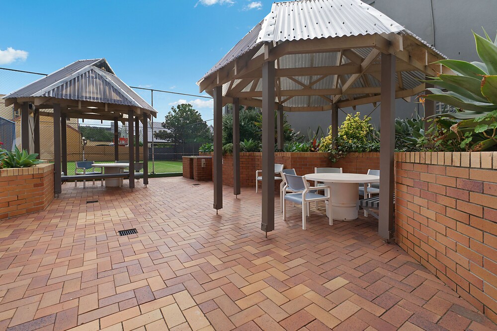 Newcastle Short Stay Apartments - Sandbar Newcastle Beach