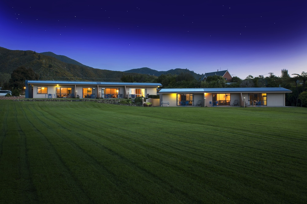 Bay Vista Waterfront Motel Picton
