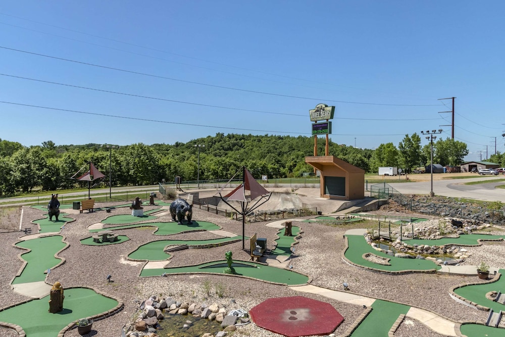Three Bears Waterpark Resort Near Tomah, Ascend Collection Hotel
