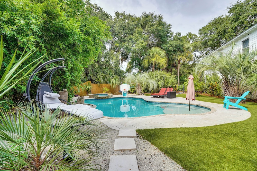 Walk to Beach: Gem w/ Pool & Spa in Isle of Palms!