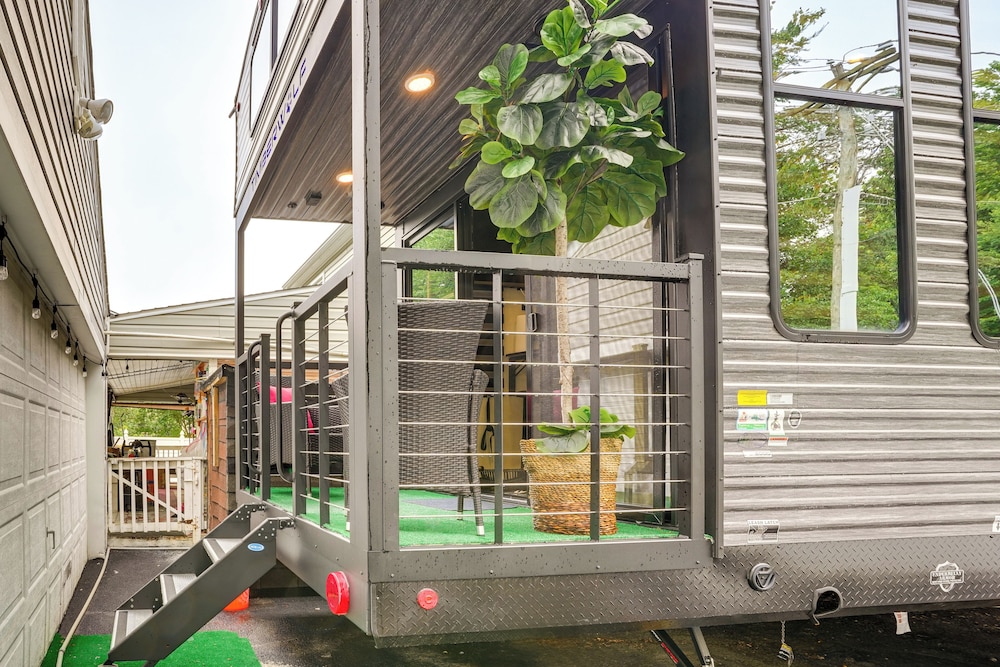 10 Mi to Leesylvania & River: Sleek Mobile Home