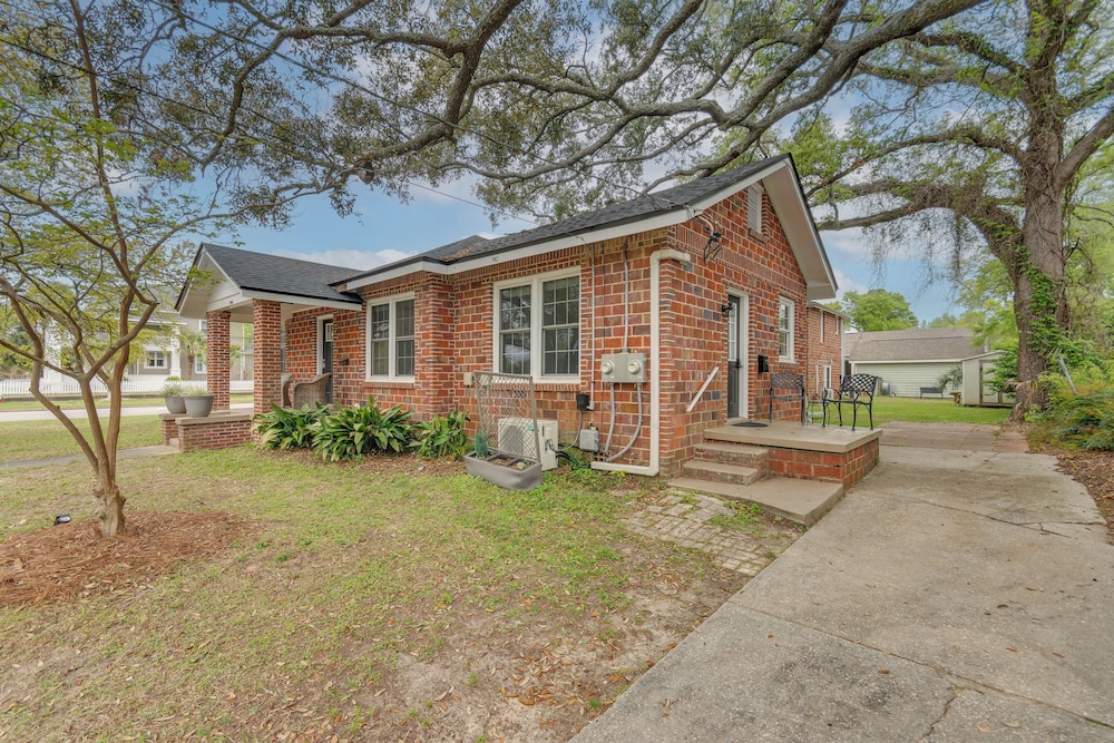 3 Blocks to Pensacola Bay: Charming Apartment!