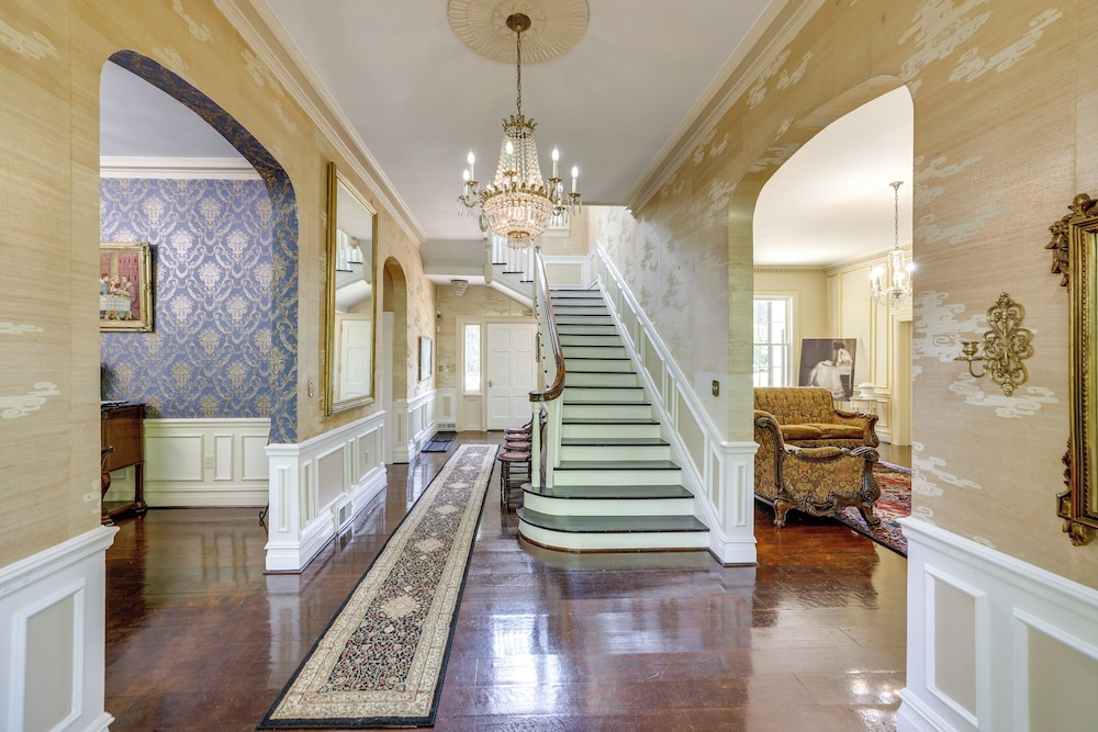 Home on Sprawling Estate, 6 Mi to Dtwn Spartanburg