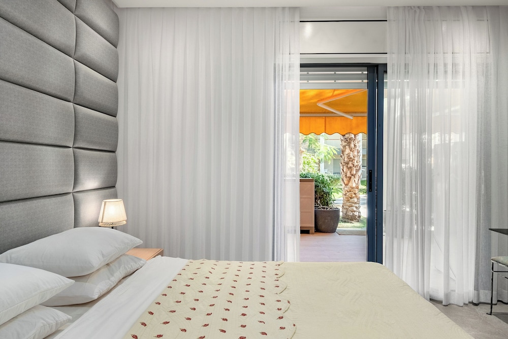 Royal Park Apt Resort by Sea N Rent