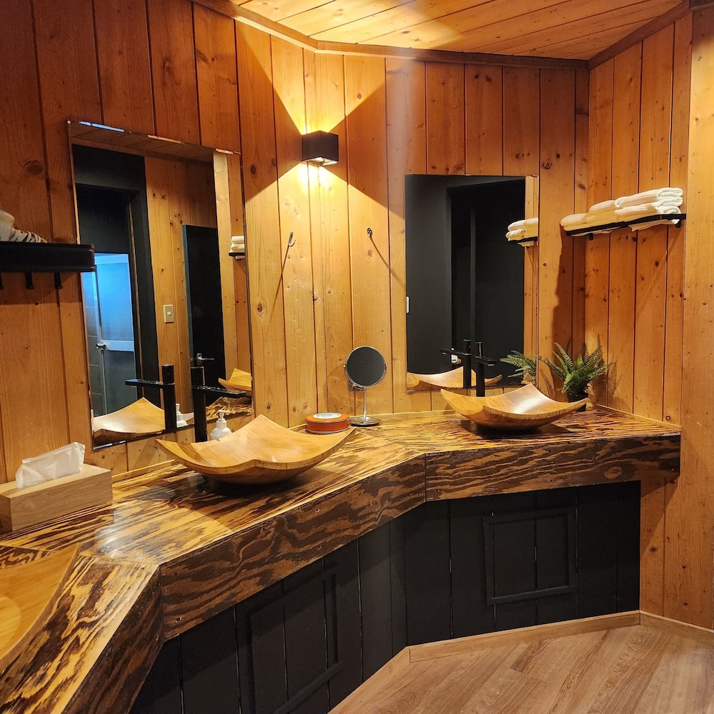 Hooting Owl Lodge