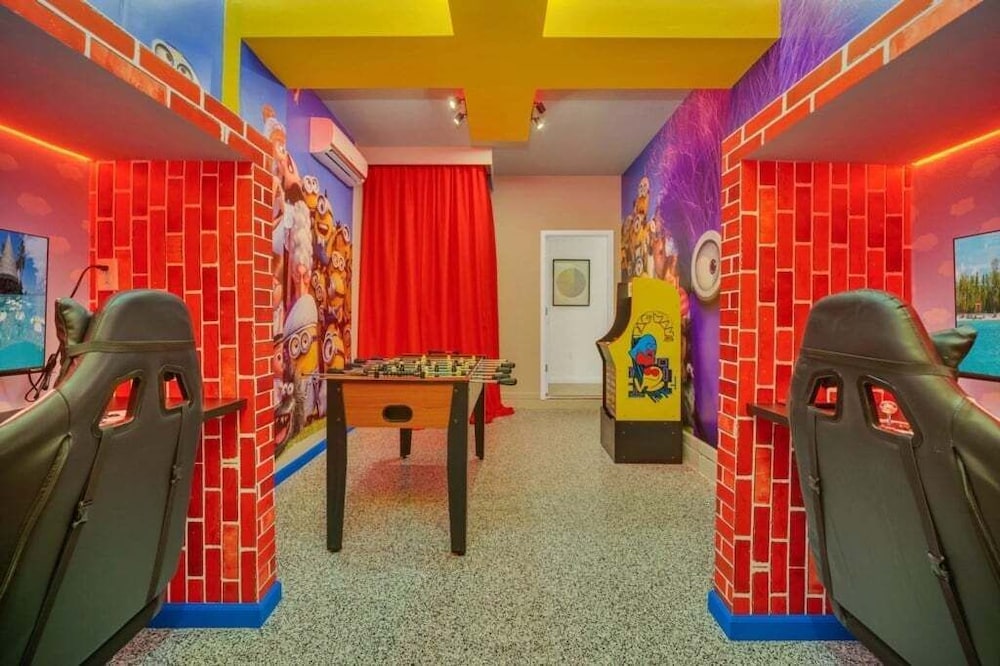 Movie Room, Pool, Theme Rooms Everything Included! 6 Bedroom Villa