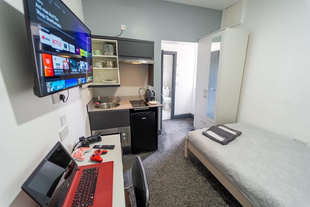Spacious Studio Near City Centre! view 4