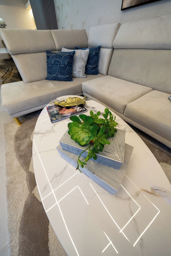 Enjoy Stylish 3br 3, 5b Stylish, Downtown Ocean View
