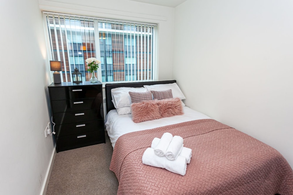 Stunning Manchester Apartment view 3