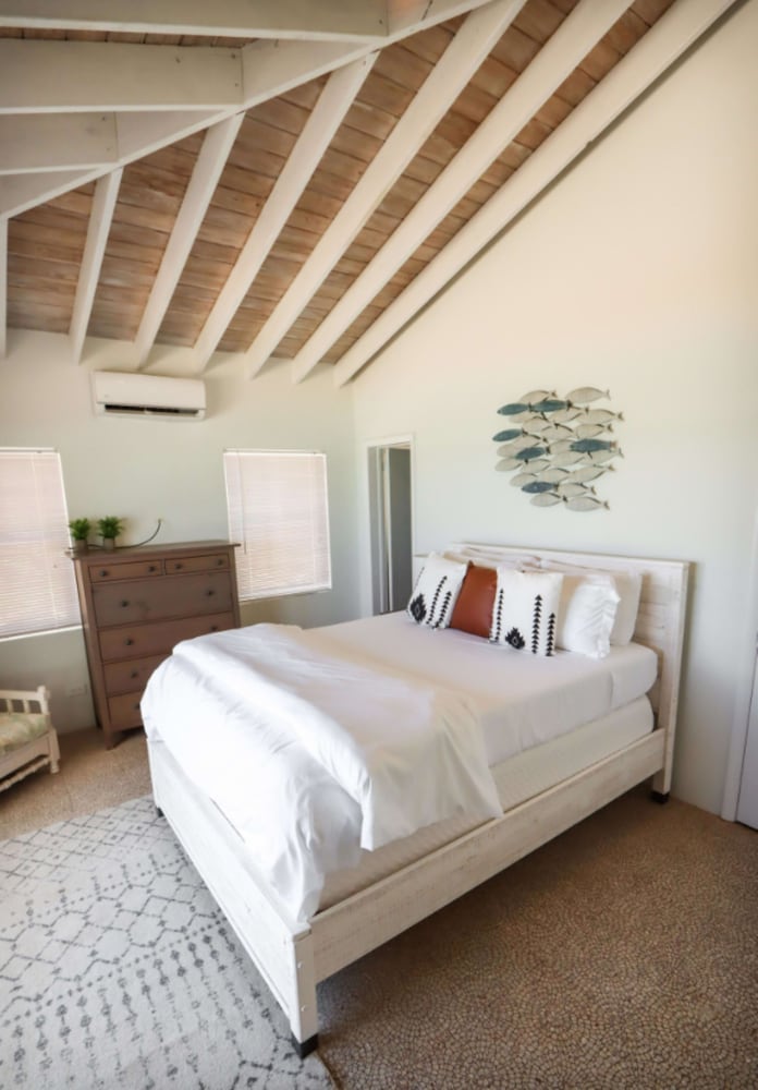 Beachfront White Palm Villa - Tar Bay view 2