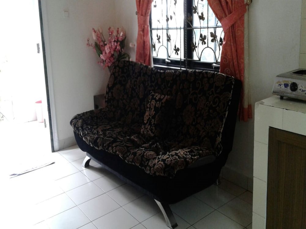 Villa Kota Bunga Dahlia