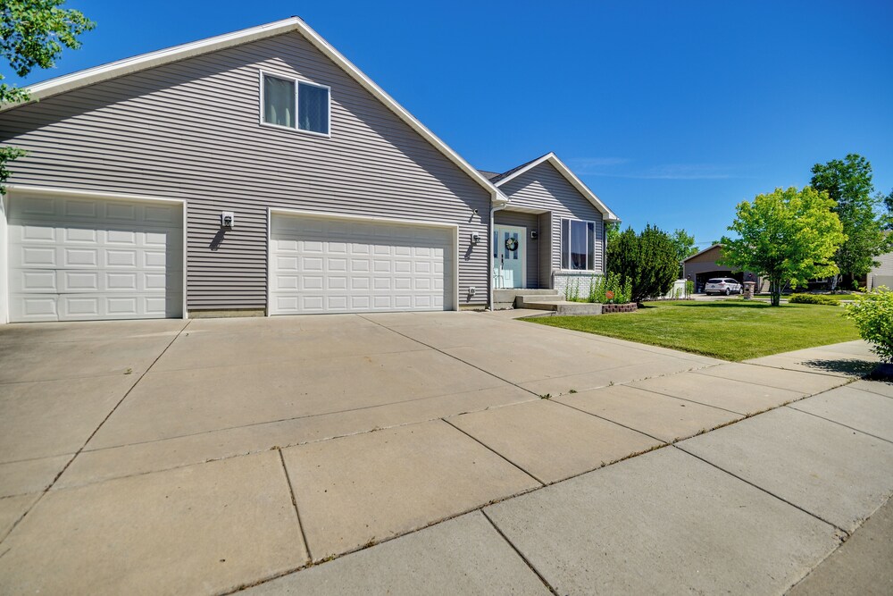 6 Mi to Zoomontana: Family Home w/ Fenced Yard
