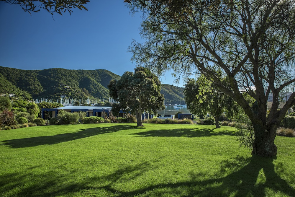 Bay Vista Waterfront Motel Picton