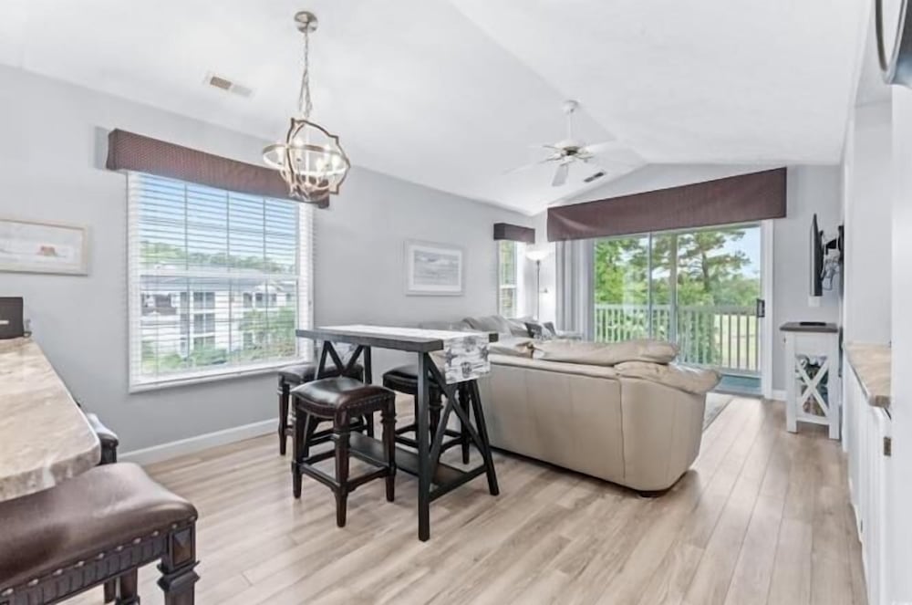 River Oaks 28g 2 Bedroom Condo