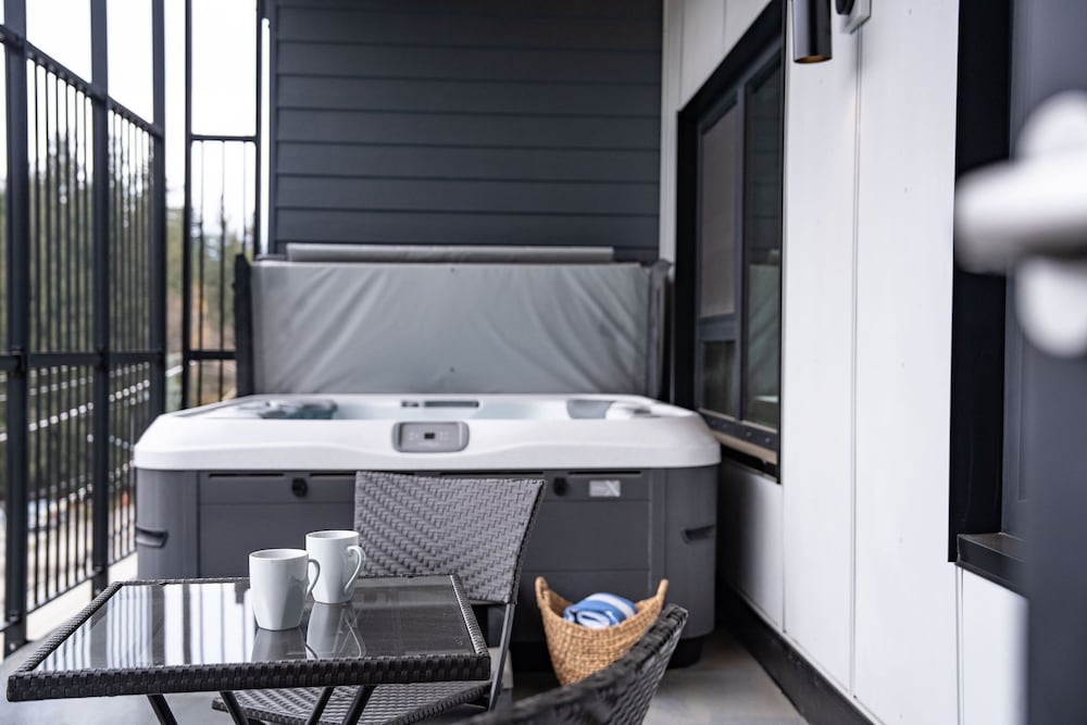 Bogey Bear Penthouse RevelstokeVacations
