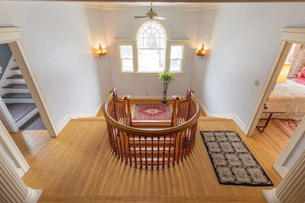 Hillholm Estate