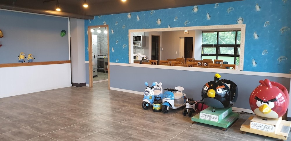 Geoje Gabaestory Pension view 3