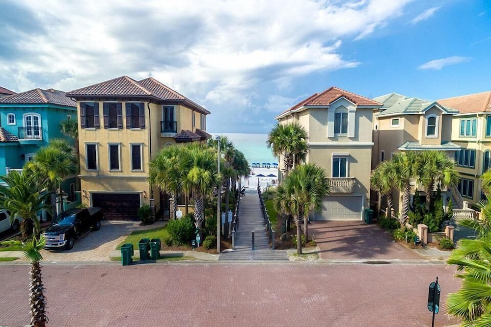 Just the Ticket 4 Bedroom Holiday Home by Five Star Properties
