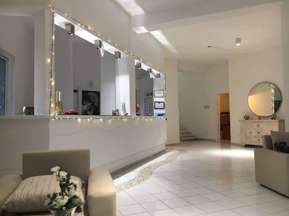 Lobby & Reception