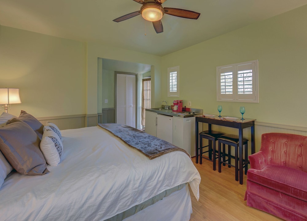 Ashland Vacations - Carlisle Garden Suites - Property Image 31