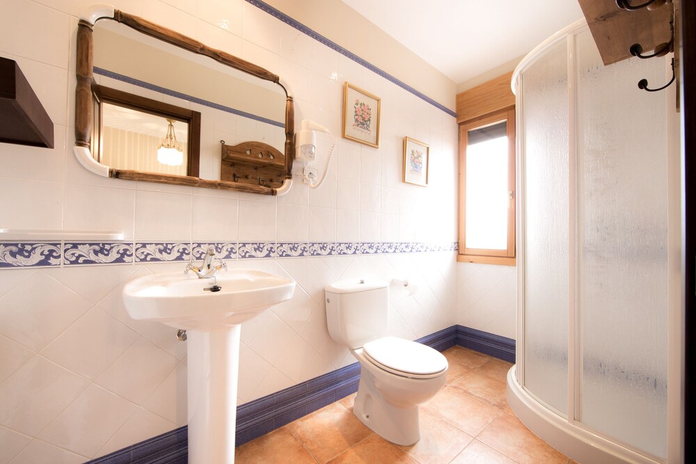 Hotel Restaurante Quintanares - Property Image 4