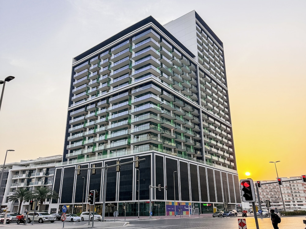 Luxury 1BR 2 Baths JVC