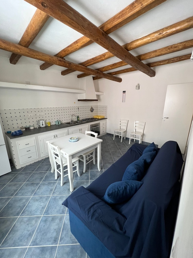 LO NARDO ACCOMMODATION