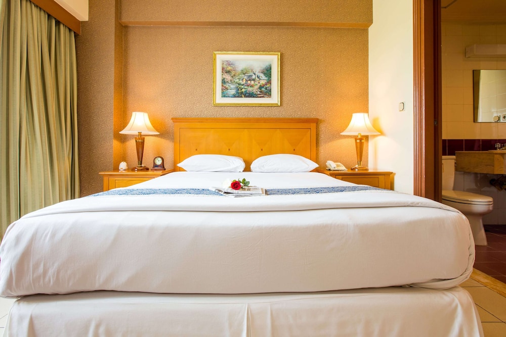 Asuka Hotel MM2100 Industrial Town