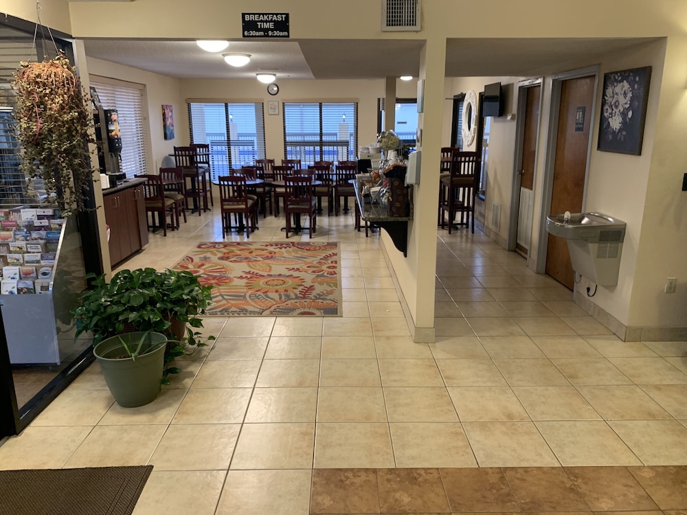 Carolina Inn & Suites of Lake Norman view 2