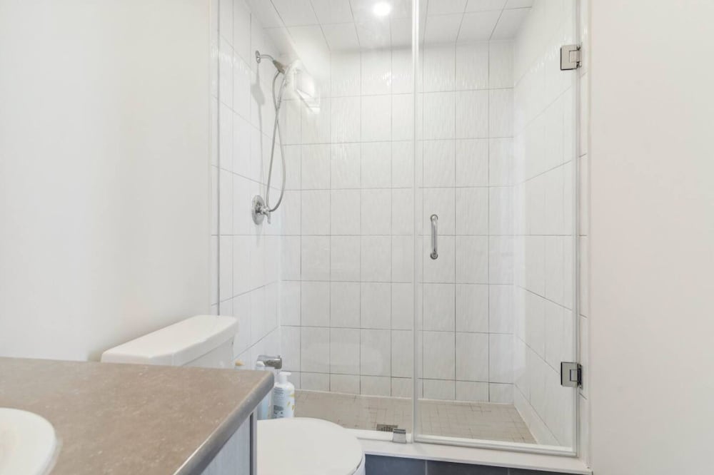 A Brand New 4BR Townhouse in Thorold Retreat