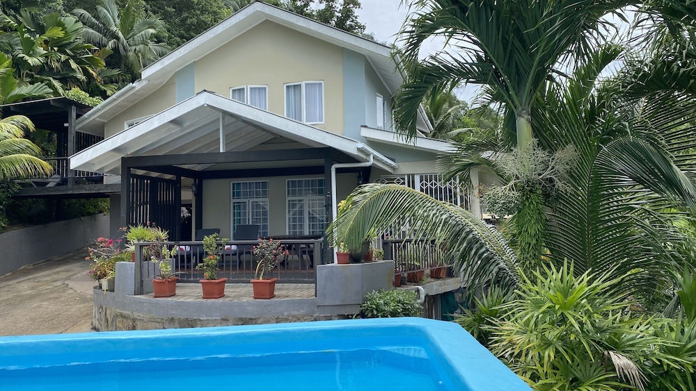 Stephna Residence