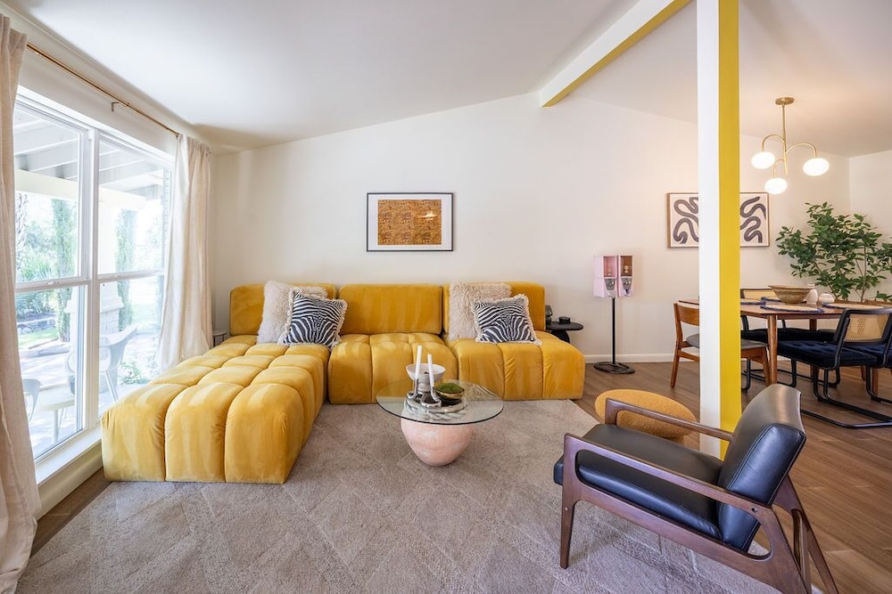 Palma Plaza Unit C