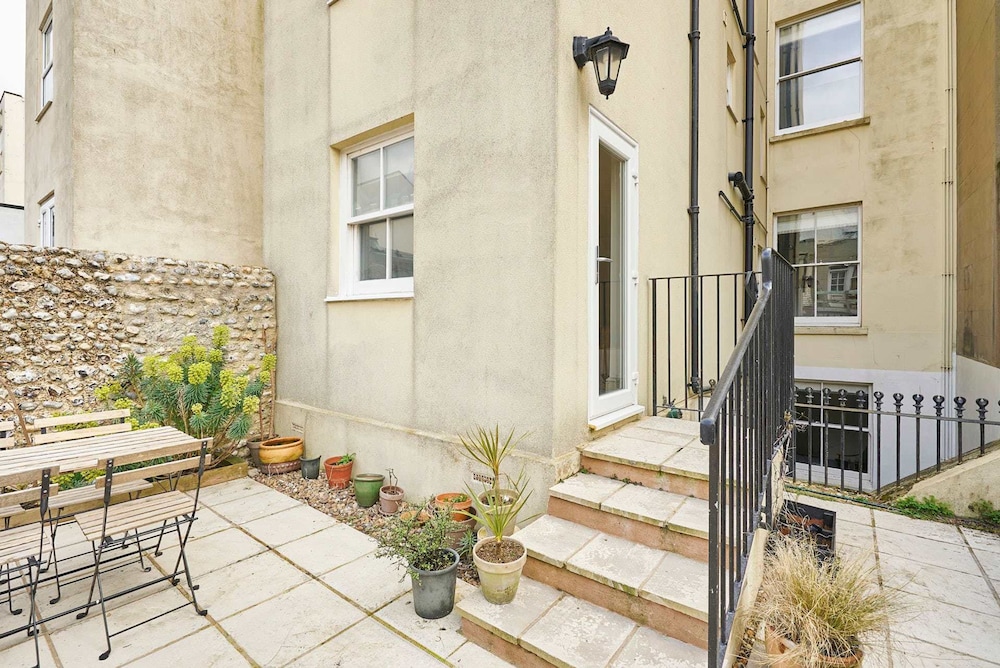 Host Stay Brunswick Place Flat