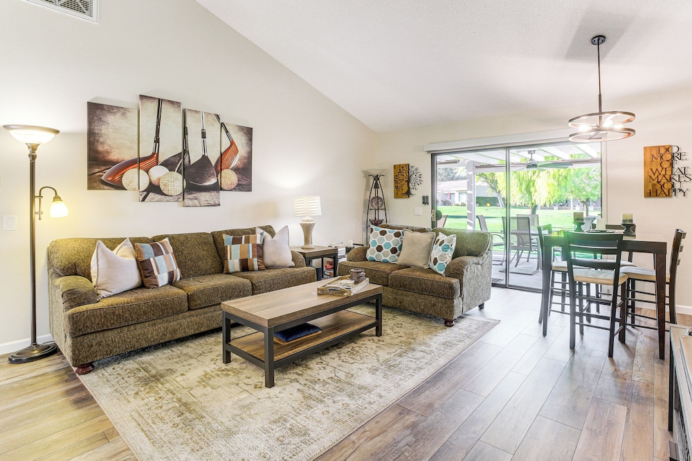 Golf Course On-site: Peaceful Condo in Palm Desert