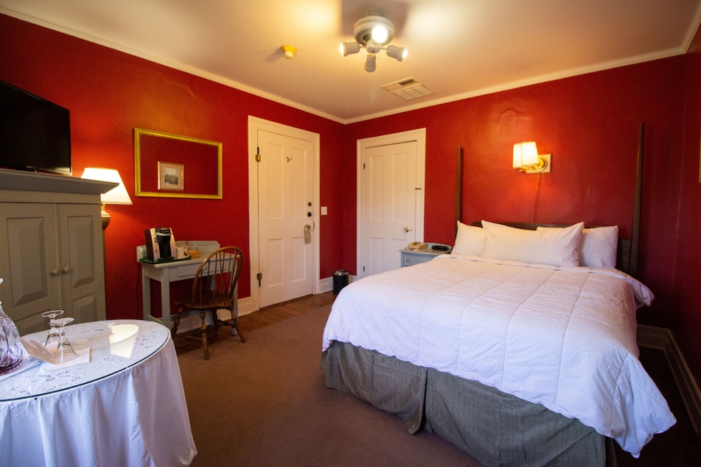 Delamater Inn