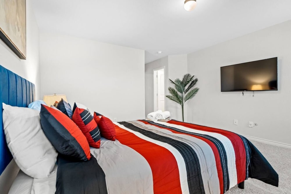 Sleeps 12 Private BRs Wifi Kitchen