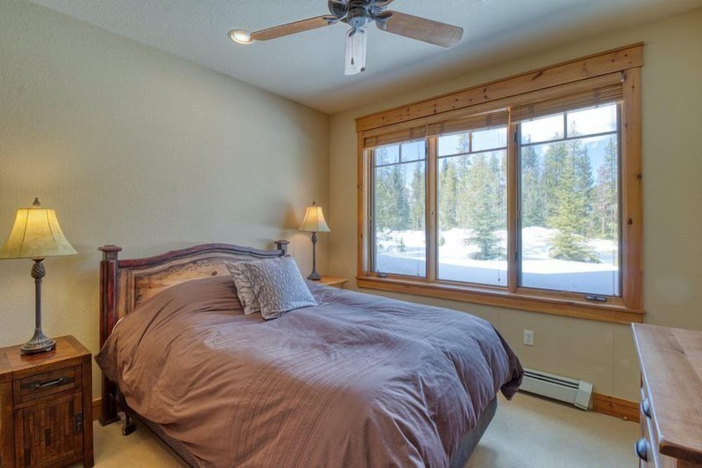 Private Family Friendly 2 Bedroom Townhome Located in East Keystone With Access to Free Shuttle Service view 2