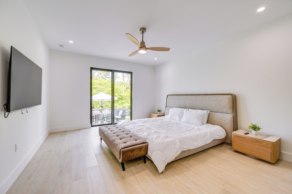 Walk to Celebration Park: Naples Home w/ Pool!