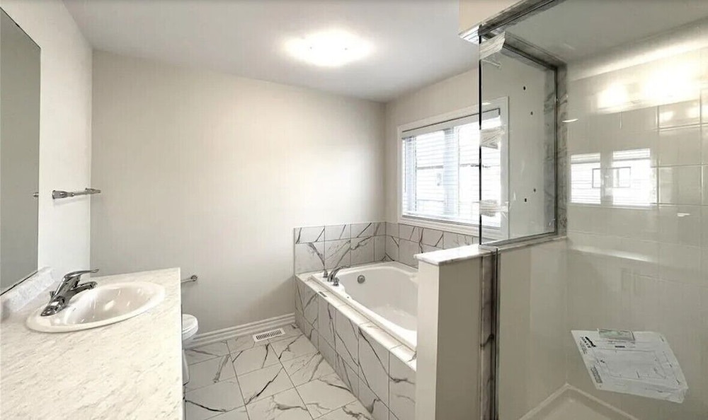 Brand New 3 Bedroom Home in West Niagara